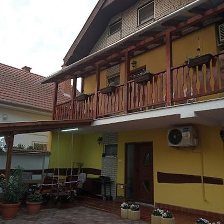 Bazsi Apartman Hajduszoboszlo Exterior photo