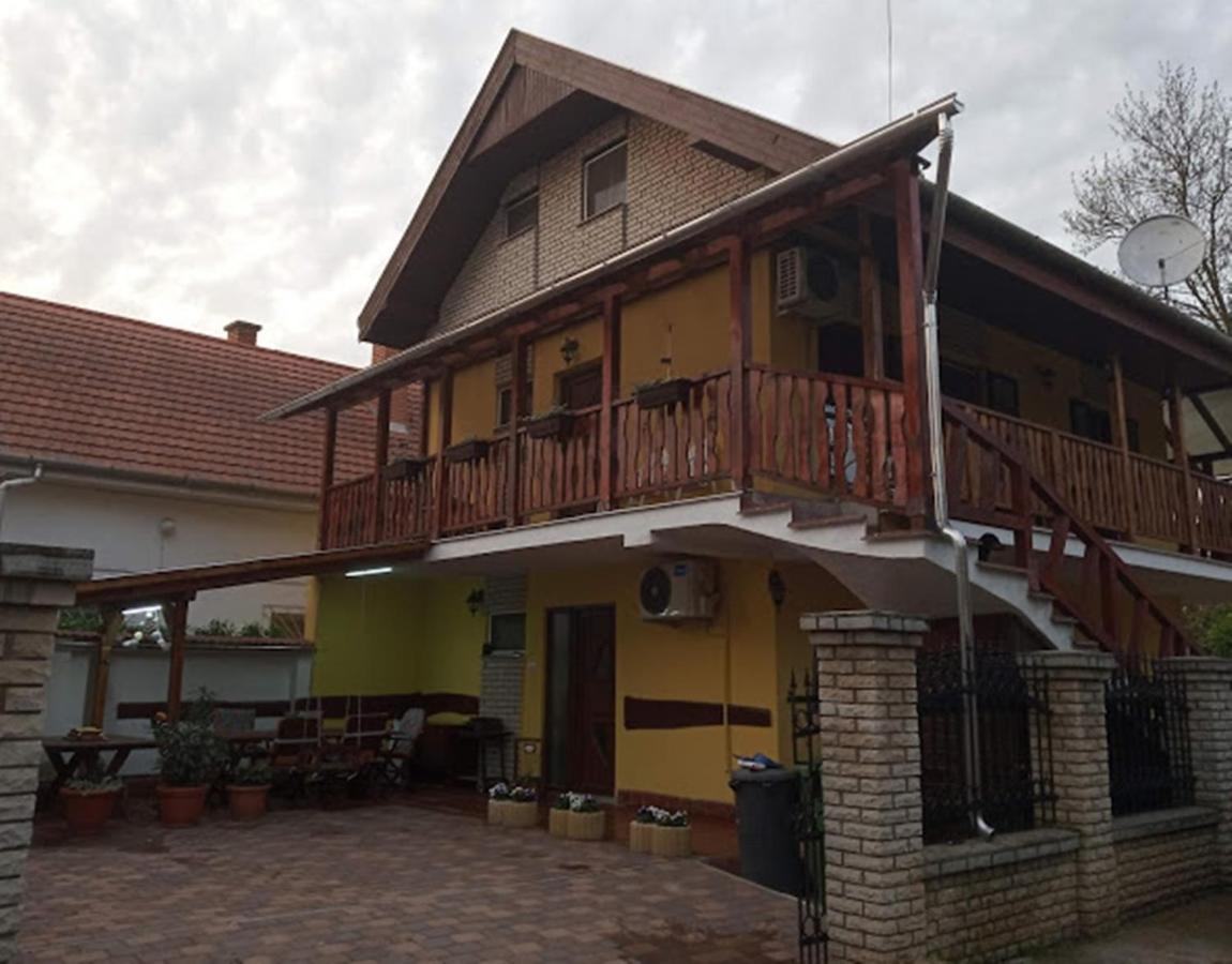 Bazsi Apartman Hajduszoboszlo Exterior photo