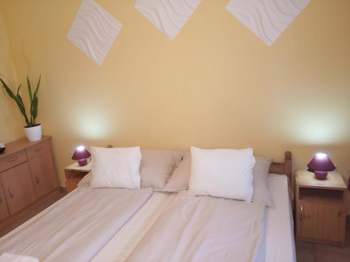 Bazsi Apartman Hajduszoboszlo Exterior photo