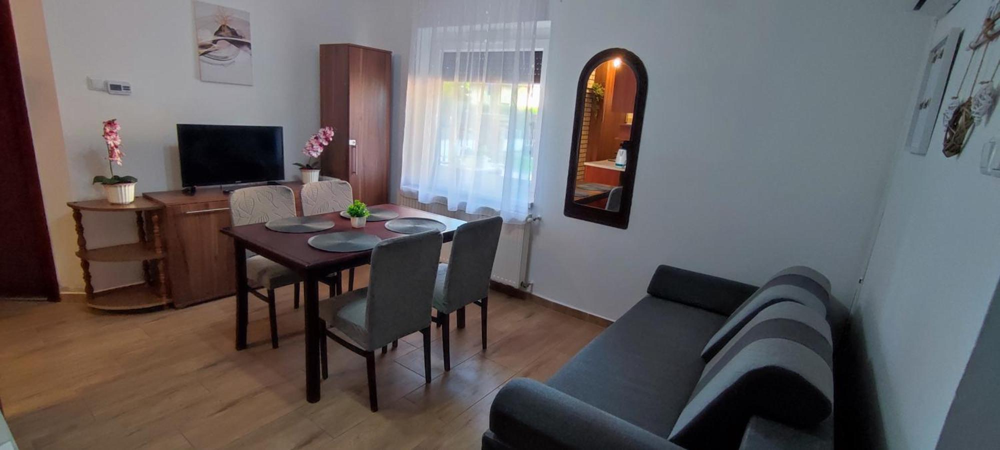 Bazsi Apartman Hajduszoboszlo Exterior photo