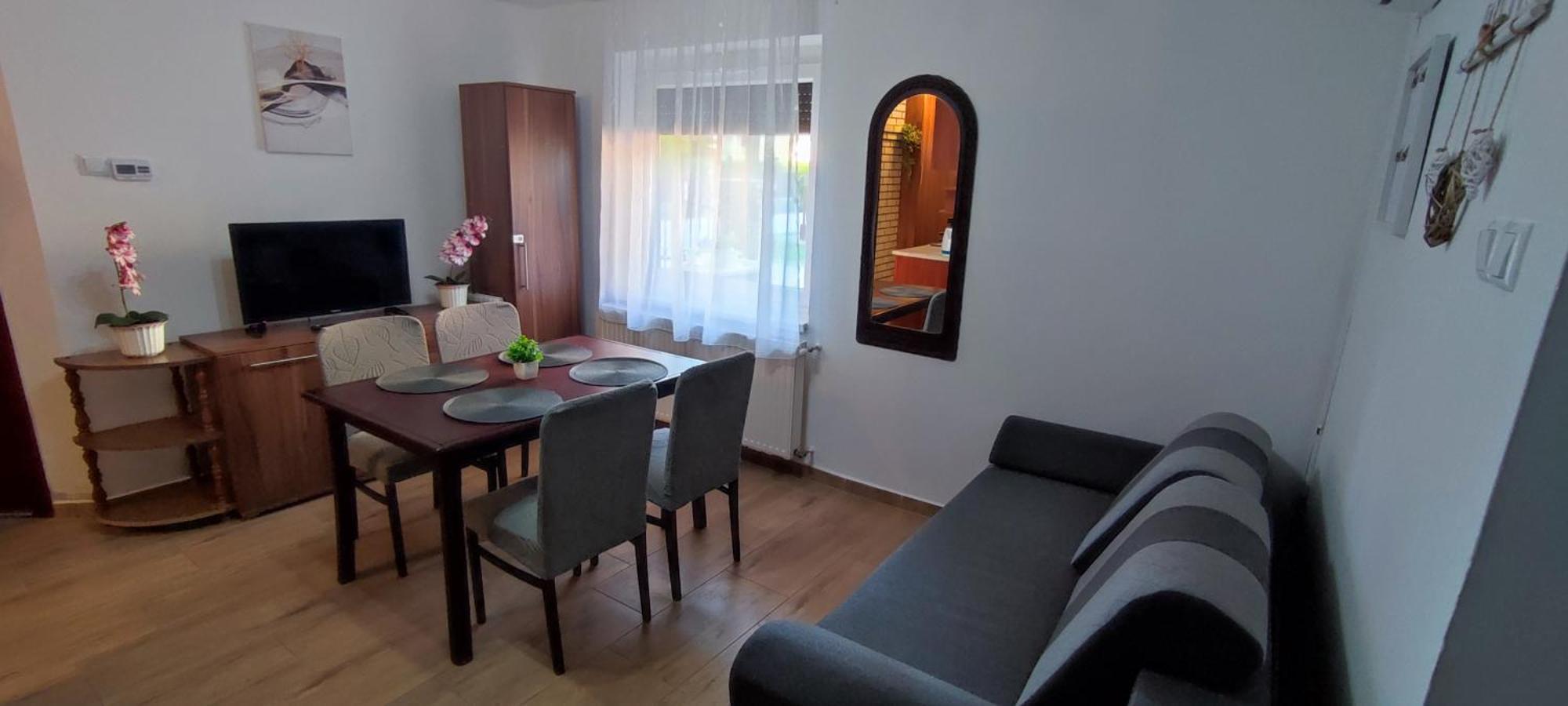 Bazsi Apartman Hajduszoboszlo Exterior photo